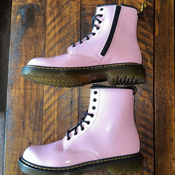 NWOB Dr. Martens 1460 boots in pale pink patent leather Women’s Sz 7 - Picture 5 of 15